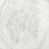 Blugi albi cu talie ultra joasă, buzunare brodate și croi evazat Blugi albi cu talie ultra joasă, buzunare brodate și croi evazat