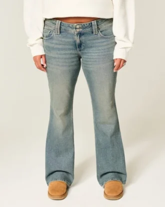 Blugi bootcut cu talie joasă, broderie fluture și spălare medie