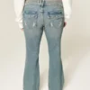 Blugi bootcut cu talie joasă, broderie fluture și spălare medie Blugi bootcut cu talie joasă, broderie fluture și spălare medie