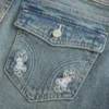 Blugi bootcut cu talie joasă, broderie fluture și spălare medie Blugi bootcut cu talie joasă, broderie fluture și spălare medie