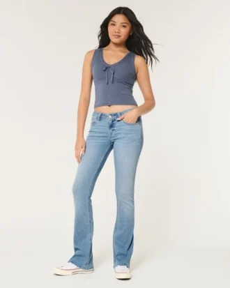 Blugi bootcut cu talie joasă și spălare deschisă