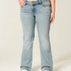 Blugi bootcut cu talie joasă și spălare deschisă Blugi bootcut cu talie joasă și spălare deschisă