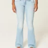 Blugi bootcut cu talie joasă și spălare deschisă Blugi bootcut cu talie joasă și spălare deschisă