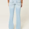 Blugi bootcut cu talie joasă și spălare deschisă Blugi bootcut cu talie joasă și spălare deschisă
