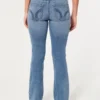 Blugi bootcut cu talie joasă și spălare medie Blugi bootcut cu talie joasă și spălare medie