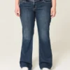 Blugi bootcut cu talie joasă și spălare închisă Blugi bootcut cu talie joasă și spălare închisă