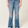 Blugi bootcut cu talie joasă, spălați mediu și rupți Blugi bootcut cu talie joasă, spălați mediu și rupți