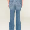 Blugi bootcut cu talie joasă, spălați mediu și rupți Blugi bootcut cu talie joasă, spălați mediu și rupți