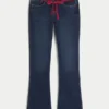 Blugi bootcut cu talie joasă, spălați în culoare închisă, cu șnur roșu în talie Blugi bootcut cu talie joasă, spălați în culoare închisă, cu șnur roșu în talie