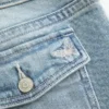 Blugi bootcut cu talie joasă, spălare medie, brodați cu fluturi Blugi bootcut cu talie joasă, spălare medie, brodați cu fluturi