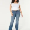 Blugi bootcut cu talie medie și spălare medie Blugi bootcut cu talie medie și spălare medie
