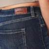 Blugi bootcut cu talie medie și spălare închisă Blugi bootcut cu talie medie și spălare închisă