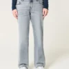 Blugi drepți relaxați, cu talie joasă și spălare medie Blugi drepți relaxați, cu talie joasă și spălare medie