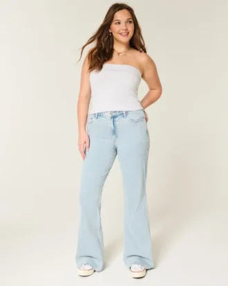 Blugi evazați cu talie înaltă, spălați ușor, cu broderie în formă de inimă