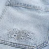Blugi largi, brodați, de culoare deschisă Blugi largi, brodați, de culoare deschisă