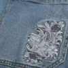 Blugi largi, cu broderie rechin, spălați mediu Blugi largi, cu broderie rechin, spălați mediu