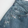 Blugi largi, cu talie joasă, spălați închis la culoare, cu broderie florală Blugi largi, cu talie joasă, spălați închis la culoare, cu broderie florală