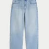 Blugi largi, de culoare deschisă Blugi largi, de culoare deschisă