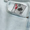 Blugi largi, de culoare deschisă, cu imprimeu de cărți de joc Blugi largi, de culoare deschisă, cu imprimeu de cărți de joc