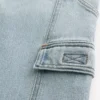 Blugi largi, de culoare deschisă, pentru pictori Blugi largi, de culoare deschisă, pentru pictori