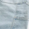 Blugi largi, de culoare deschisă, pentru pictori Blugi largi, de culoare deschisă, pentru pictori