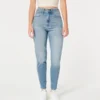 Blugi mom jeans curvy, cu talie foarte înaltă și spălare medie Blugi mom jeans curvy, cu talie foarte înaltă și spălare medie
