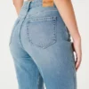 Blugi mom jeans curvy, cu talie foarte înaltă și spălare medie Blugi mom jeans curvy, cu talie foarte înaltă și spălare medie