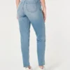 Blugi mom jeans curvy, cu talie foarte înaltă și spălare medie Blugi mom jeans curvy, cu talie foarte înaltă și spălare medie