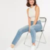 Blugi mom jeans curvy, cu talie foarte înaltă și spălare medie Blugi mom jeans curvy, cu talie foarte înaltă și spălare medie