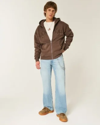 Blugi relaxați cu croi bootcut și spălare deschisă Blugi relaxați cu croi bootcut și spălare deschisă