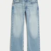 Blugi relaxați cu croi bootcut și spălare deschisă Blugi relaxați cu croi bootcut și spălare deschisă