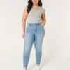 Blugi super skinny cu talie înaltă și spălare medie Blugi super skinny cu talie înaltă și spălare medie