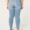 Blugi super skinny cu talie înaltă și spălare medie Blugi super skinny cu talie înaltă și spălare medie