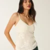 Cami babydoll cu guler halter, în stil broderie ușoară Cami babydoll cu guler halter, în stil broderie ușoară