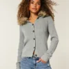 Cardigan cu glugă și bordură din blană artificială Cardigan cu glugă și bordură din blană artificială