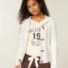 Cardigan cu glugă și nasturi din tricotaj cu model în zig-zag Holiday Vault Release Cardigan cu glugă și nasturi din tricotaj cu model în zig-zag Holiday Vault Release