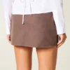 Fustă-pantalon mini cu talie înaltă și croi în A Fustă-pantalon mini cu talie înaltă și croi în A