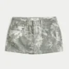 Fustă-pantalon mini din denim camuflat, cu talie joasă și croială curbață Fustă-pantalon mini din denim camuflat, cu talie joasă și croială curbață
