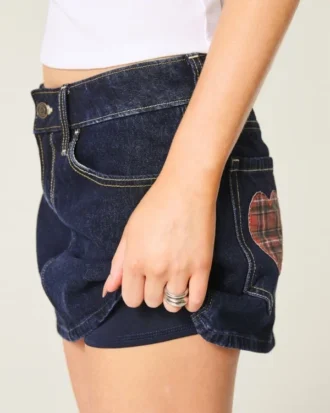 Fustă-pantalon mini din denim cu buzunare, în carouri, de culoare închisă, cu talie joasă