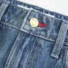 Fustă-pantalon mini din denim cu cusături roșii și talie joasă Fustă-pantalon mini din denim cu cusături roșii și talie joasă