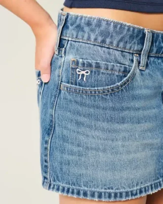 Fustă-pantalon mini din denim cu talie joasă și fundă brodată