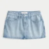 Fustă-pantalon mini din denim cu talie joasă, modelul „Class of ’26” Fustă-pantalon mini din denim cu talie joasă, modelul „Class of ’26”