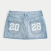 Fustă-pantalon mini din denim cu talie joasă, modelul „Class of ’26” Fustă-pantalon mini din denim cu talie joasă, modelul „Class of ’26”