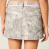 Fustă-pantalon mini roz cu șireturi și imprimeu camuflaj, talie joasă Fustă-pantalon mini roz cu șireturi și imprimeu camuflaj, talie joasă
