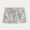 Fustă-pantalon mini roz cu șireturi și imprimeu camuflaj, talie joasă Fustă-pantalon mini roz cu șireturi și imprimeu camuflaj, talie joasă
