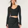 Gilly Hicks Active Recharge Top cu mâneci lungi și decolteu adânc Gilly Hicks Active Recharge Top cu mâneci lungi și decolteu adânc