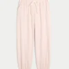 Gilly Hicks Pantaloni de jogging largi, confortabili, cu model waffle Gilly Hicks Pantaloni de jogging largi, confortabili, cu model waffle