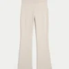 Gilly Hicks Pulover tricotat cu talie pliată și pantaloni bootcut Gilly Hicks Pulover tricotat cu talie pliată și pantaloni bootcut