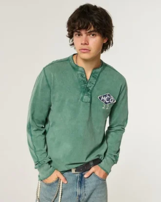 Grafică cu logo-ul Holiday Vault Release Henley