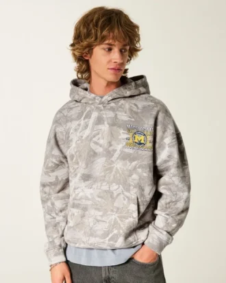 Hanorac cu glugă Boxy University of Michigan Wolverines Graphic Camo
